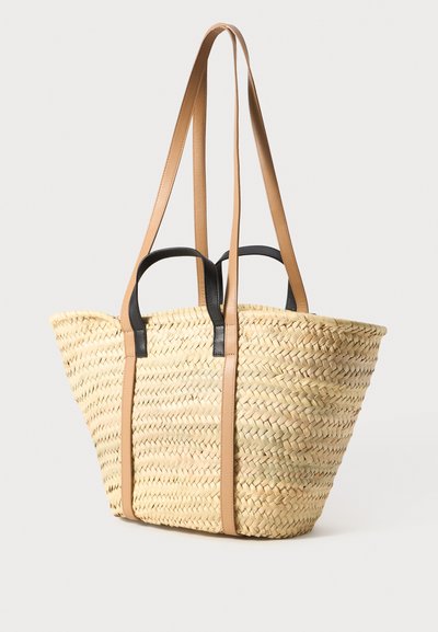 Borsa a tracolla intrecciata in paglia con manici in pelle color biscotto e dettagli neri. Design ampio e spazioso con una texture naturale.
