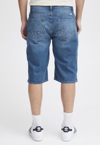 Blend BHDENIM SLIM/ REGULAR FIT - Džinsa auduma šorti - denim middle blue