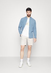 DOCKERS SMART SUPREME FLEX MODERN CHINO - Kratke hlače - grit
