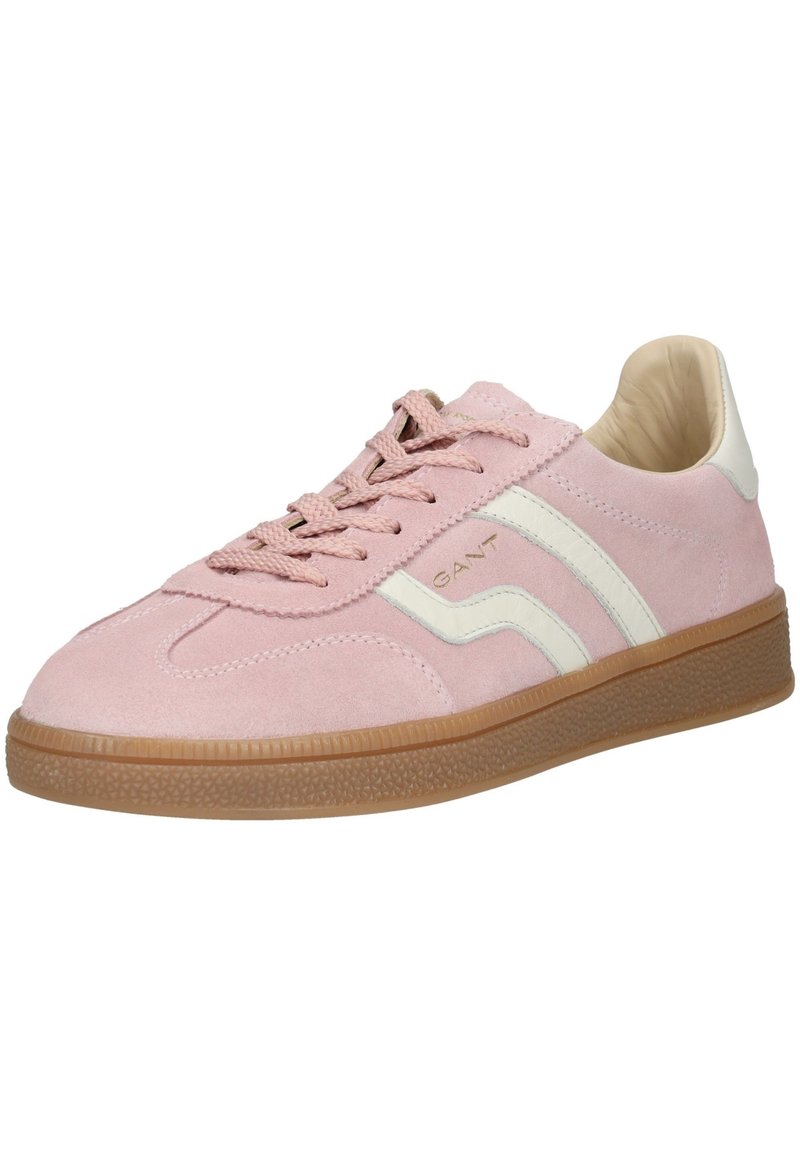 Hellrosa Wildleder-Sneaker mit beigen Akzenten, ausgestattet mit weißen Streifen und runden Schnürsenkeln, auf einer strukturierten Kautschuksohle.