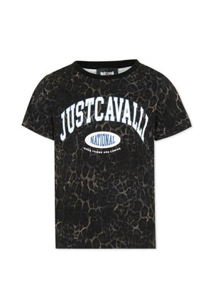 Camiseta negra de manga corta con estampado de leopardo y texto en blanco y azul que dice "JUST CAVALLI NATIONAL Good things are coming" en la parte delantera.