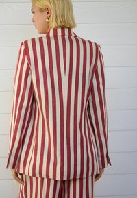 Thumbnail Image 3