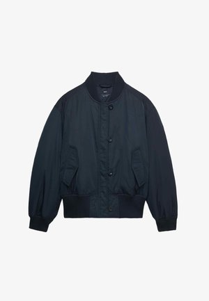 Marineblauwe bomberjack met knoopsluiting aan de voorkant, geribde kraag, manchetten, zoom en schuine klepzakken aan beide zijden.