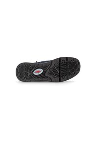 Suela de zapato de goma negra con textura y dibujo, que presenta un logo ovalado en rojo y azul. El diseño incluye múltiples patrones de agarre para mejorar la tracción.