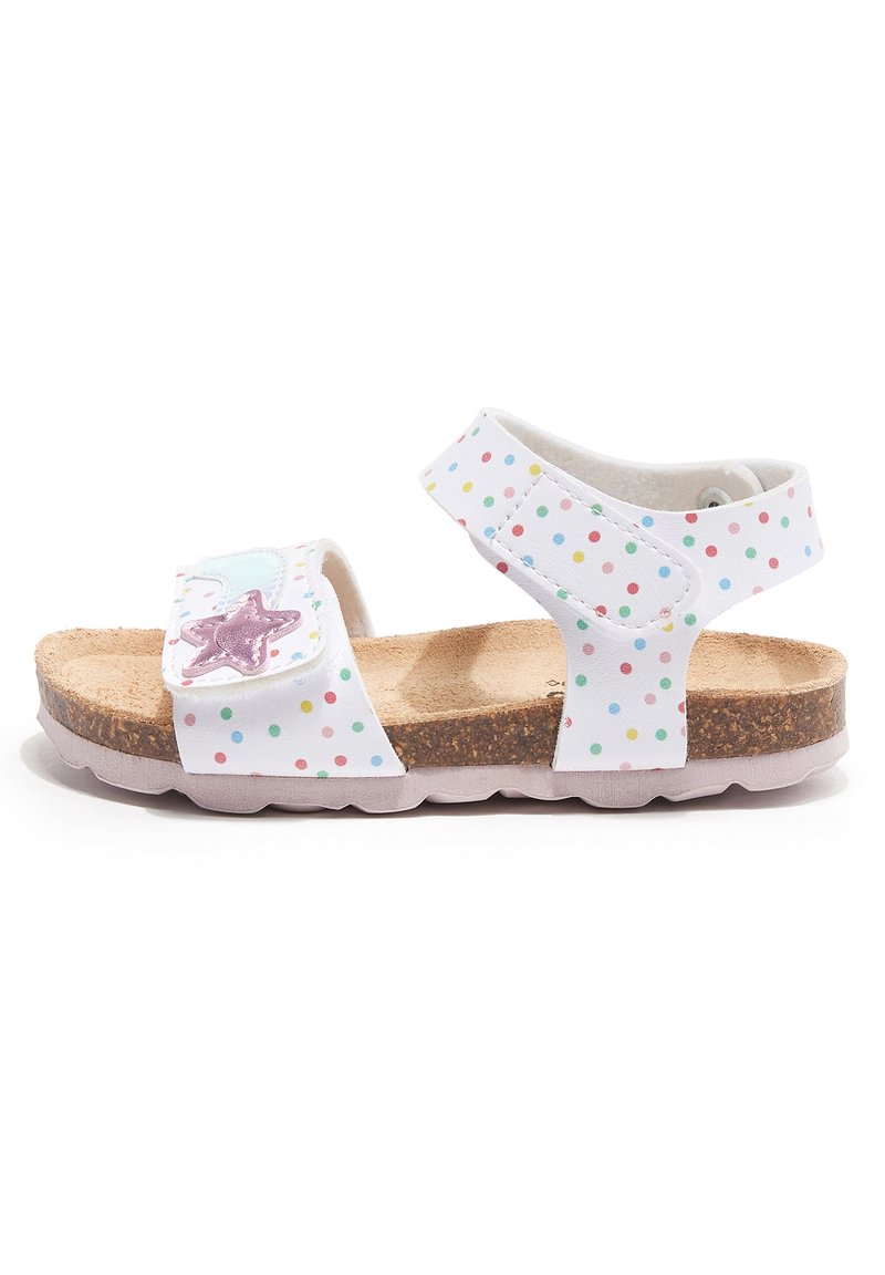 Sandales blanches avec des pois colorés, dotées d'un intérieur en liège et d'un détail en étoile. Brides ajustables pour un maintien sécurisé. Design léger et décontracté.