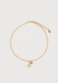 Χρυσό κολιέ αλυσίδας με μενταγιόν σε σχήμα λουλουδιού διακοσμημένο με μικρούς κρυστάλλους και διακοσμητική πλακέτα στο κούμπωμα.