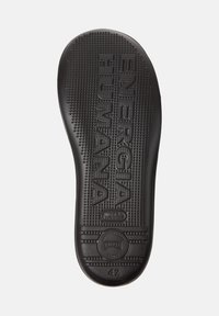 Suola nera della scarpa con grip testurizzati, caratterizzata dalla dicitura "ENERGIA HUMANA" impressa e contrassegnata con la taglia 42, evidenziando il design ergonomico.