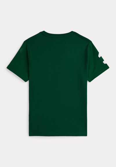 Dunkelgrünes T-Shirt mit kurzen Ärmeln aus Baumwolle, mit Rundhalsausschnitt und zwei weißen Akzenten am linken Ärmel.