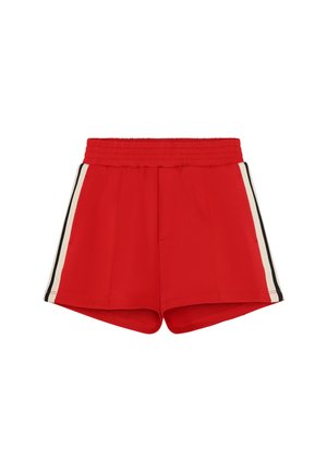 Shorts de sport rouges avec une ceinture élastique, ornés de bandes latérales crème et noires. Tissu lisse et coupe décontractée.