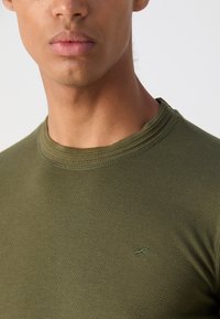 INDICODE JEANS Long sleeved top - olive