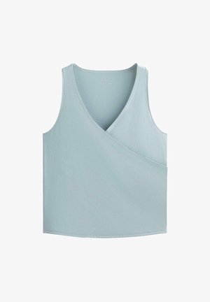 Top bleu deschis fără mâneci, cu design tip înfășurat, textură netedă și decolteu în V. Prezintă tiv rotunjit și detalii subtile de cusături.