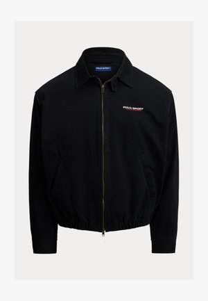 Černá bunda na zip z lehké tkaniny; má límec, elastický lem, boční kapsy a detaily loga "Polo Sport" v červené a bílé barvě.