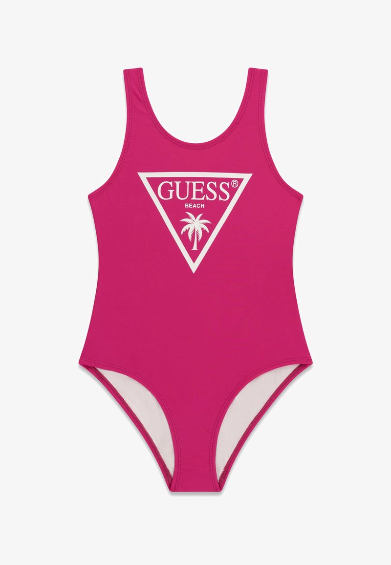 Rózsaszín egyrészes fürdőruha fehér "GUESS BEACH" logóval és háromszögben elhelyezett pálmafás grafikával elöl.