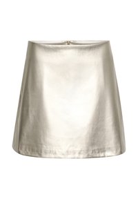 Ezüst fémes A-vonalú szoknya sima, fényes textúrával és rejtett cipzárral a hátán. Nincs rajta minta vagy díszítés.
