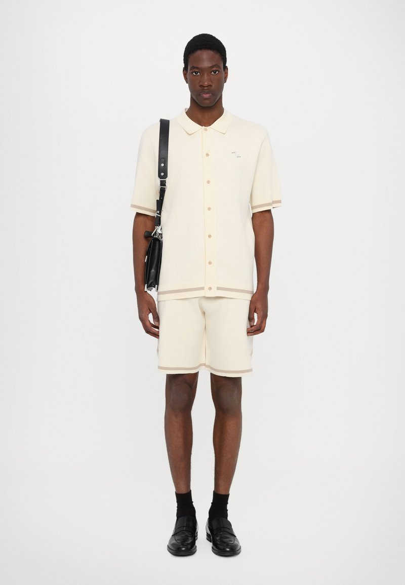 Filling Pieces UNISEX - Lühikesed püksid - antique white