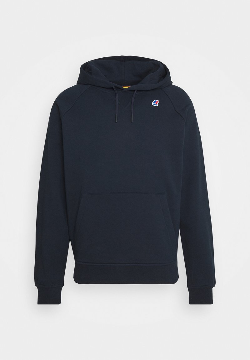 Sweat à capuche noir avec poche kangourou à l'avant et petit logo rouge, blanc et bleu sur la poitrine gauche.