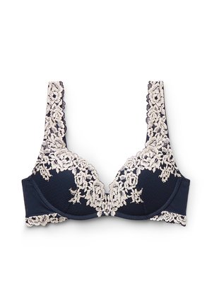 Černá podprsenka s bílým květinovým krajkovým překryvem na košíčcích a ramínkách, s kosticemi a krajkovou lemovkou s vlnitým okrajem.