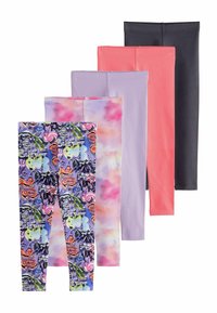 Fünf Leggings im Set: multicolor Grafiken, hellrosa, lavendel, koralle und schwarz. Glattes Material, enganpassendes Design, unterschiedliche Muster.