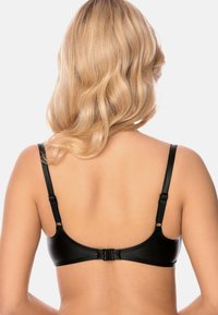 Reggiseno nero con texture liscia, spalline regolabili e chiusura a gancio e occhiello sul retro. Design minimalista, senza decorazioni.