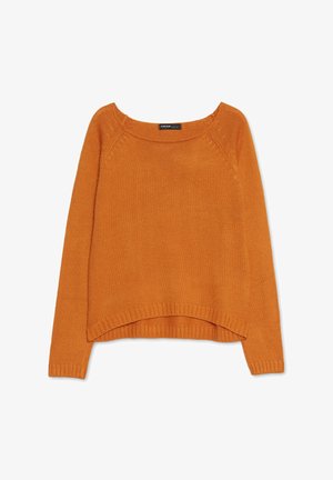 Jersey de punto naranja con un escote amplio y mangas ranglán. Puños y dobladillo acanalados. Textura suave con una silueta cuadrada y una parte trasera ligeramente más larga.
