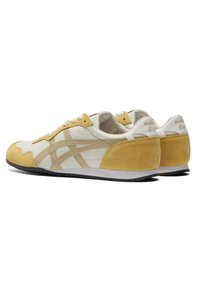 Onitsuka Tiger SERRANO - Sneakers basse - cream wood crepe