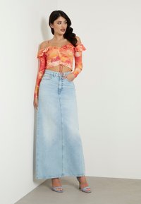 Guess WENONA BACK SPLIT - Falda larga - blau