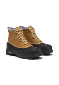 Ruskeat nahkaiset vedenpitävät saappaat mustalla kumikärjellä ja Vibram-pohjalla, joissa on metalliset nyörit ja pehmeä harmaa fleecevuori.