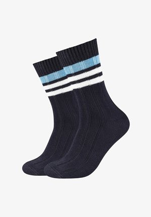 Navyblaue Baumwollsocken mit gerippter Textur, die am Bund drei horizontale Streifen aufweisen: hellblau, weiß und dunkelblau.
