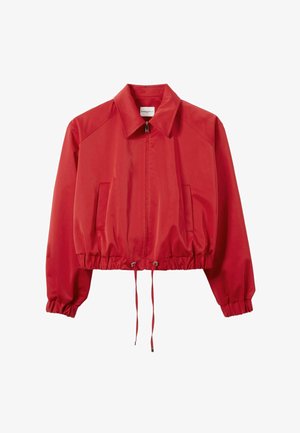 Giacca corta rossa con chiusura a zip, orlo con coulisse regolabile, due tasche laterali e colletto classico. Tessuto leggero e lucido.