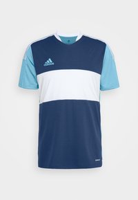 Marinblå och ljusblå sportig T-shirt med vit horisontell rand, korta ärmar, V-ringning och "adidas"-logotyp på bröstet.