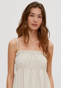 comma MIT RÜSCHENDETAIL - Sukienka letnia