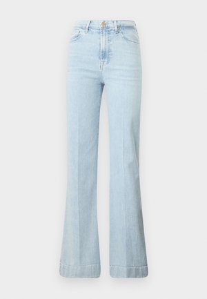 Lichtblauwe flared jeans van denim. Heeft een hoge taille, ritssluiting en twee voorzakken. Subtiele vervaging op de stof, schone zoom.