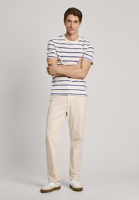 Pepe Jeans ALESSANDRO - Apdrukāts T-krekls - ivory white