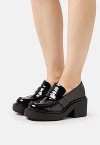 Monki Slip-ins - black