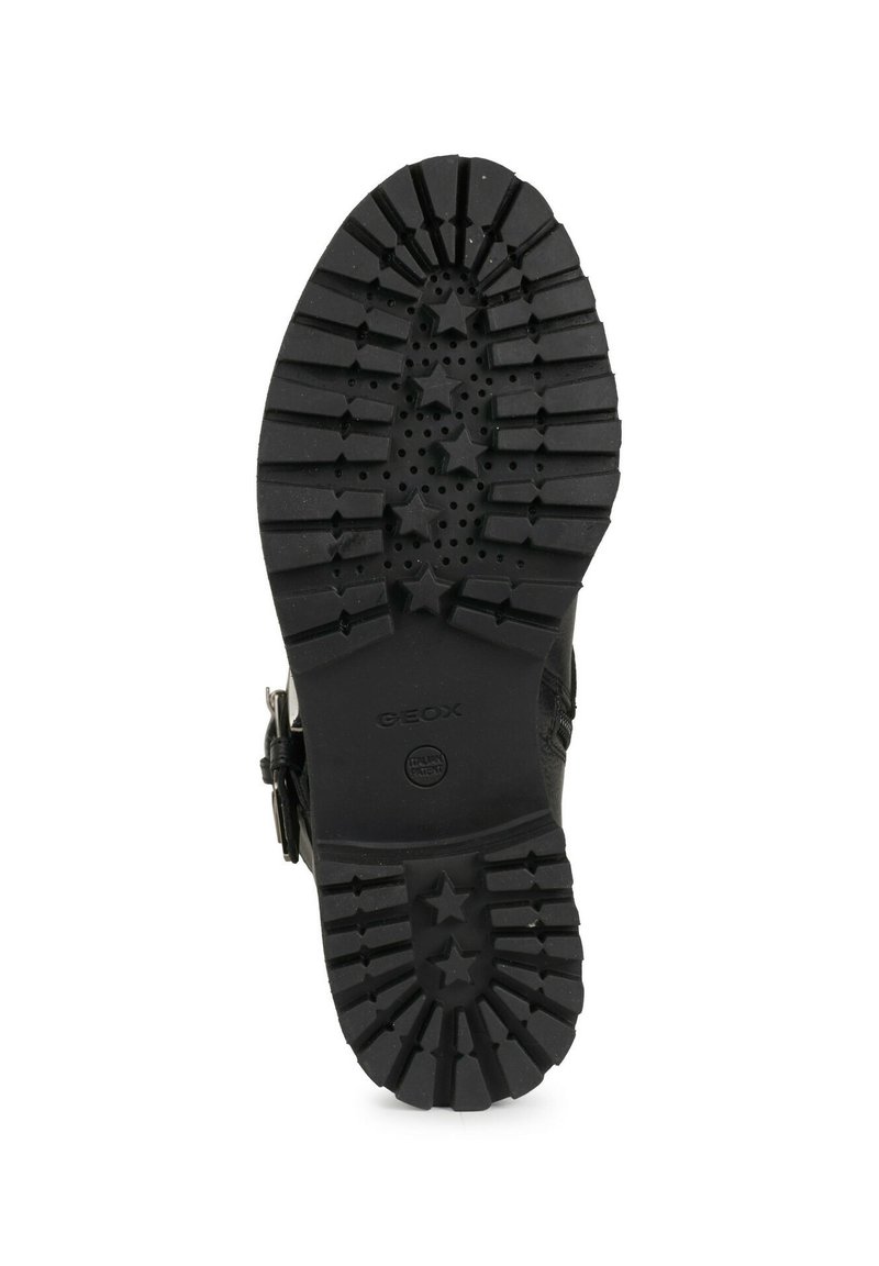 Semelle en caoutchouc noire avec des motifs profonds, comportant des motifs en forme d'étoile, et le logo Geox. Talon renforcé pour plus de durabilité.