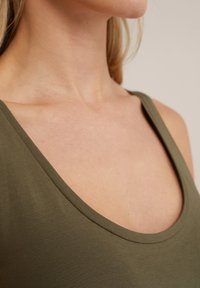 WE Fashion Toppi - army green
