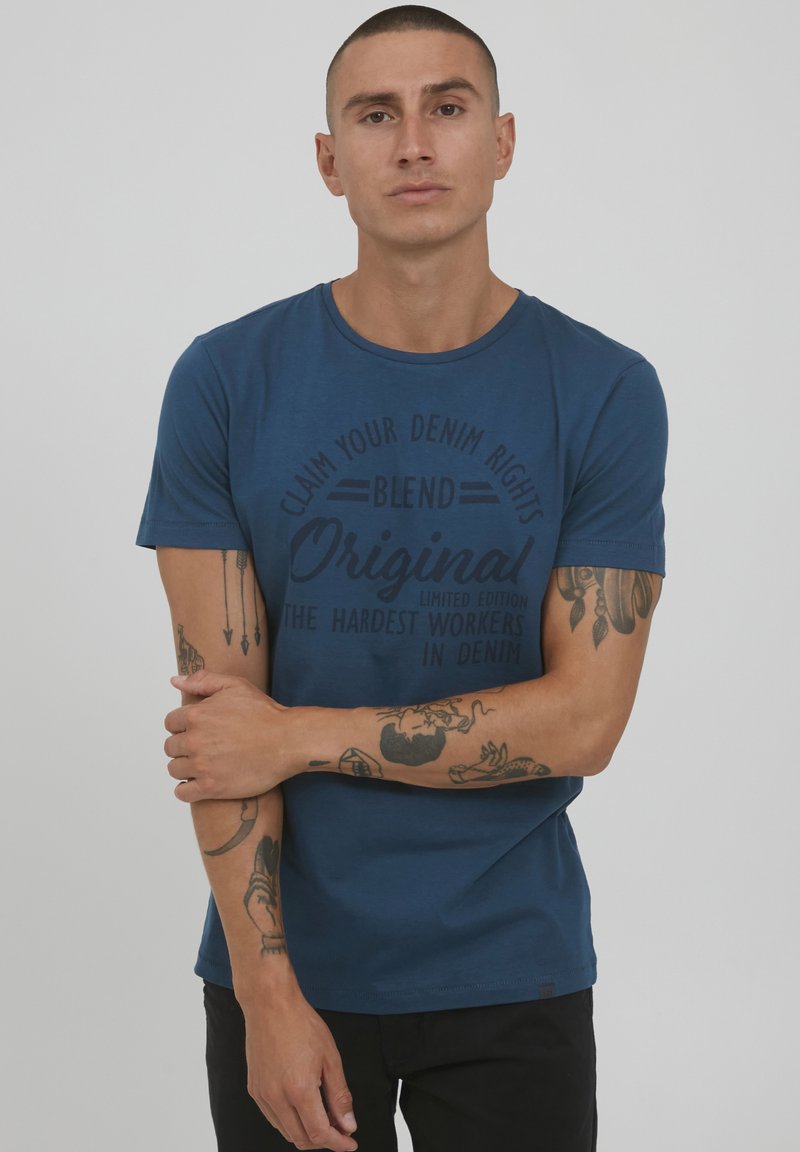 Blend MIKE - T-shirts med print - ensign blue