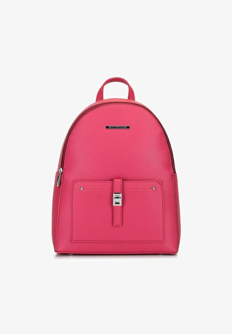 Růžový kožený batoh zaobleného tvaru, se zipem, a přední kapsou s stříbrným uzávěrem. Texturovaný materiál a dvojité rukojeti.