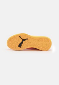 Puma COURT PRO  - Chaussures de basket - sunset glow/sun stream