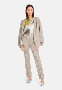 Marc Cain FATSA - Trousers - new pearl melange