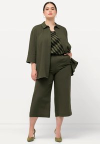 Ulla Popken WIDE ELASTIC WAIST - Short - forest green