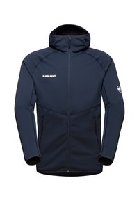 Giacca softshell blu navy con colletto alto, chiusura con zip e due tasche laterali. Presenta un logo e cuciture a contrasto per definizione.