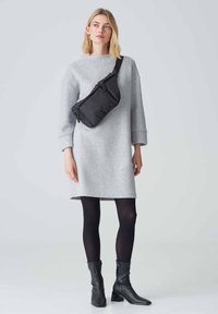 OPUS WONJA - Abito in maglia - hazy fog melange