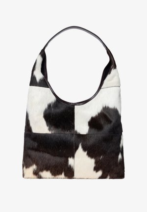 Torebka na ramię wykonana ze skóry bydlęcej, z patchworkowym wzorem w czarno-białym futrze. Posiada zaokrągloną rączkę u góry oraz płaską podstawę dla stabilności.