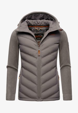 Doudoune grise avec capuche, présentant un design matelassé en chevrons, des manches en polaire et des accents orange. Fermeture zippée et détail du logo visibles.