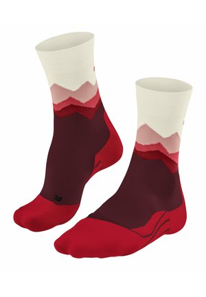 Chaussettes jusqu'aux genoux avec un revers blanc, motif de sommets de montagne en rouge et bordeaux, et tissu texturé pour plus de confort.