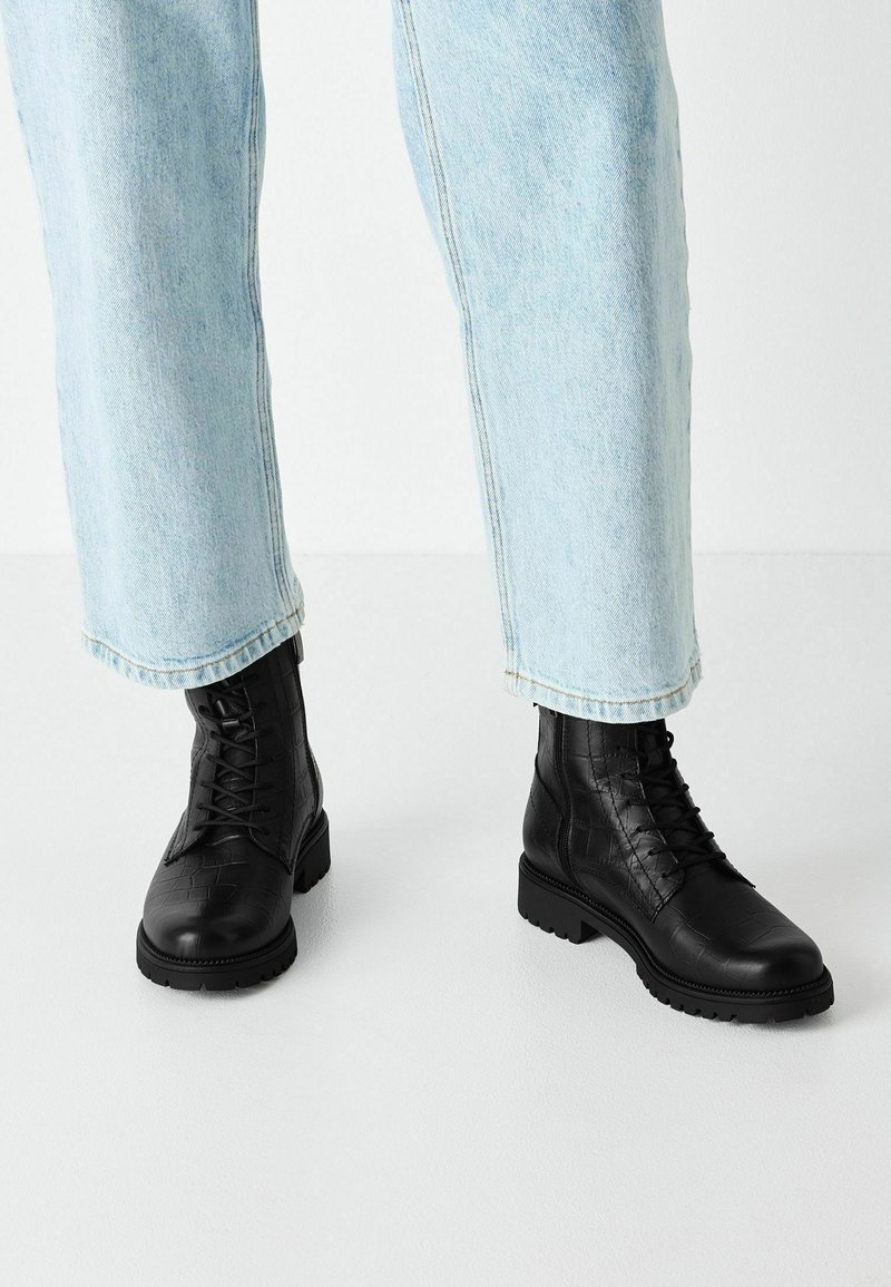 Tamaris TOUCH-IT - Botines con cordones - black croco