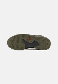 Jordan JORDAN STADIUM 90  - Sportcipő - medium olive/black/university red/sail