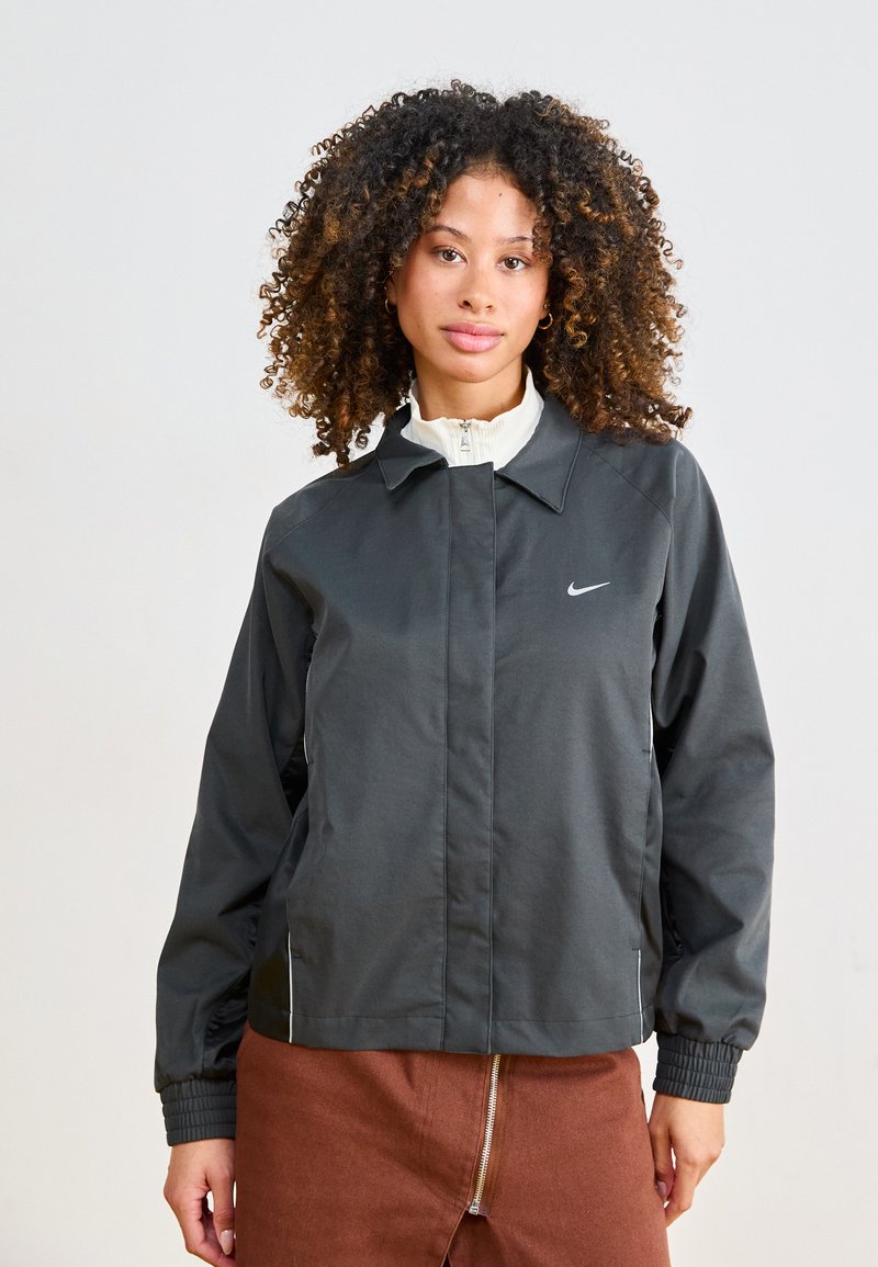 Nike Sportswear Chaqueta fina - black