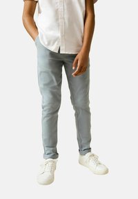 Unselected, light blue